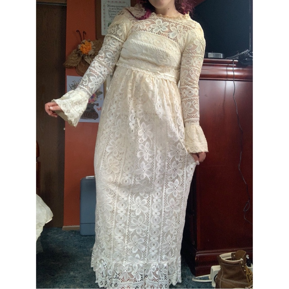 VTG 1970s Brides World floral lace wedding gown